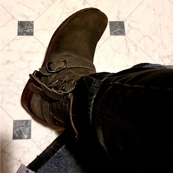 ‘Frye Veronica Strappy Triple Buckle Rustic Distressed Short Suede Boots Size 9’ - Picture 2 of 16